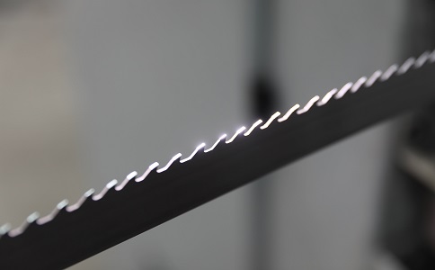 潼南双金属带锯条产生切削噪音的原因具体有哪些？